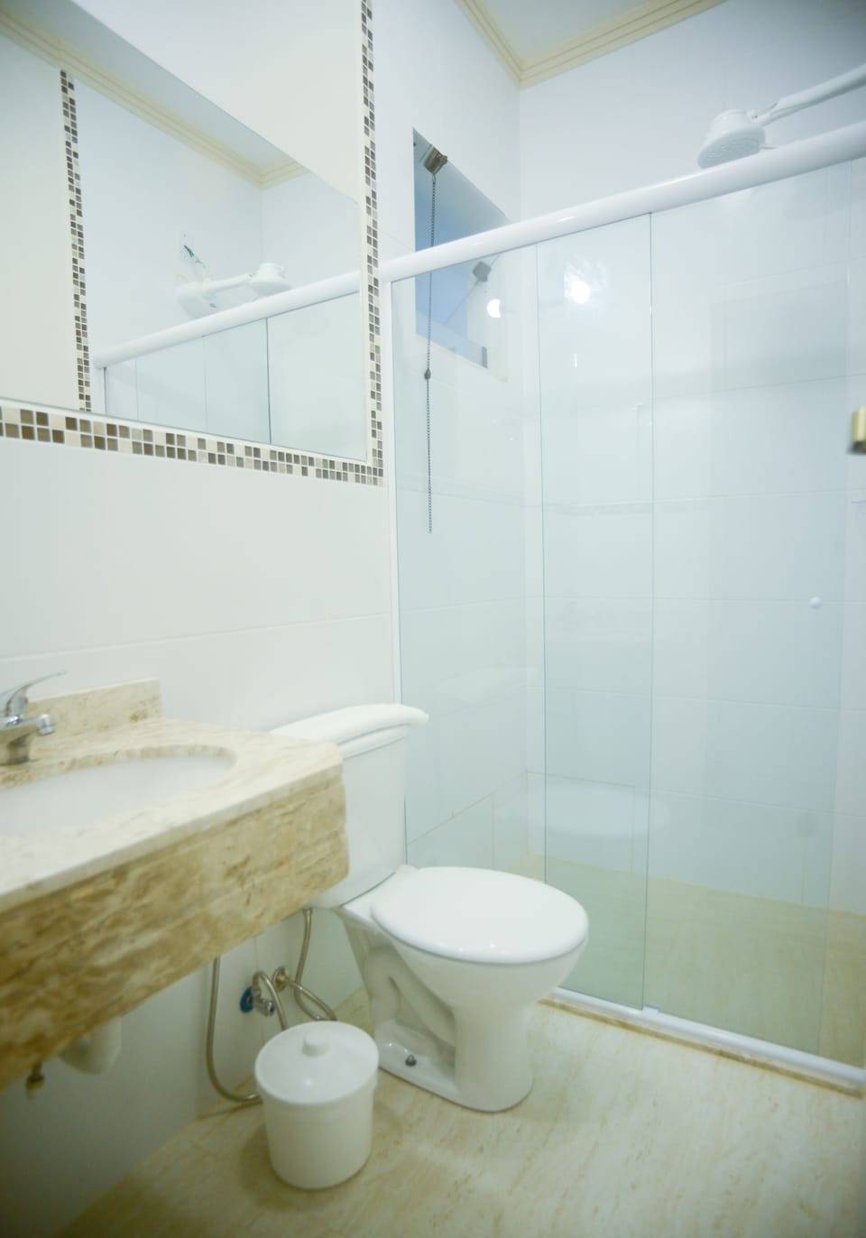 Shower, free toiletries, towels