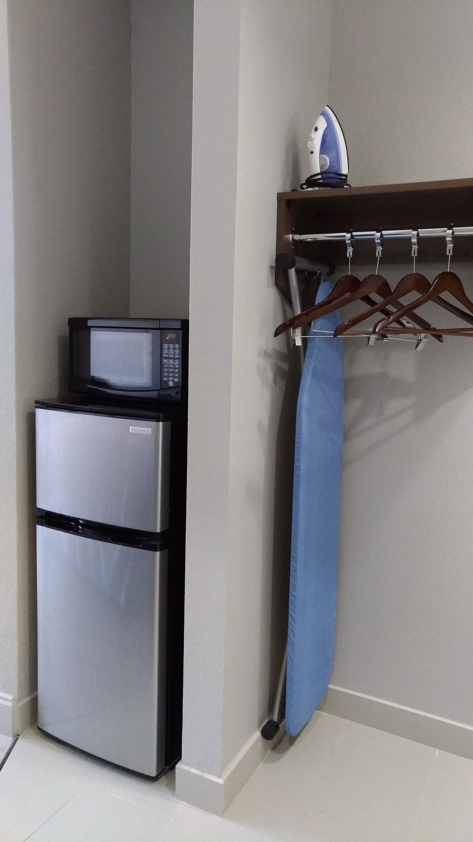 Mini-refrigerator