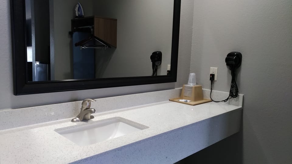 Bathroom sink