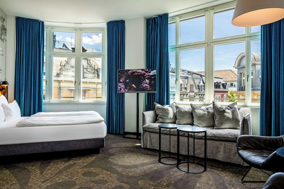 Deluxe Room (2 + 1) | Hypo-allergenic bedding available, in-room safe, desk, blackout drapes