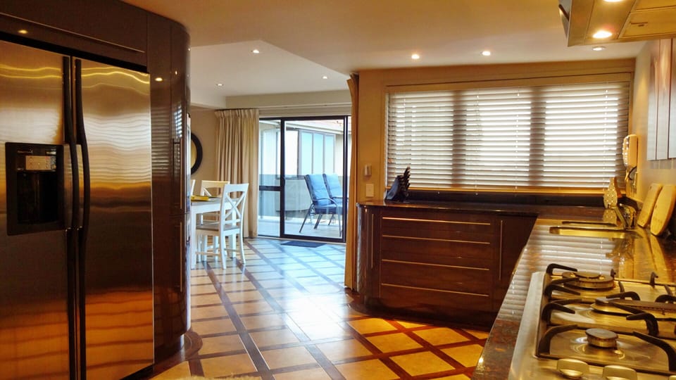 Luxury Apartment, 3 Bedrooms, City View, Mezzanine | Private kitchen | Full-size fridge, microwave, oven, stovetop