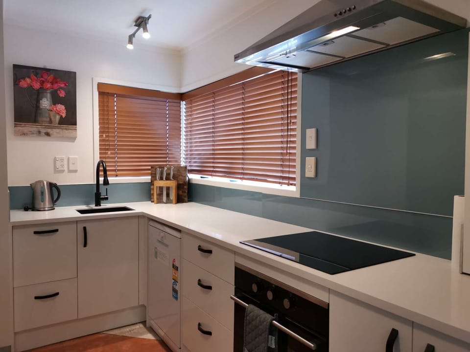 Executive Apartment, 2 Bedrooms, City View, Mezzanine | Private kitchen | Full-size fridge, microwave, oven, stovetop