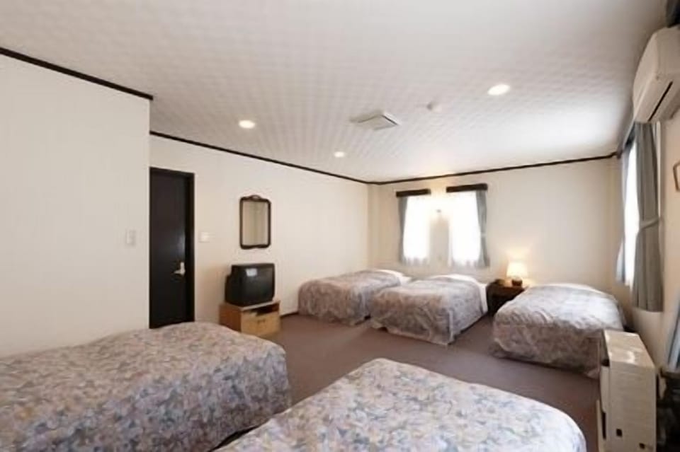 Family Room, 5 Bedrooms, Non Smoking | Free WiFi