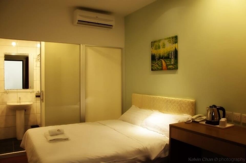 Standard Double | Desk, free WiFi