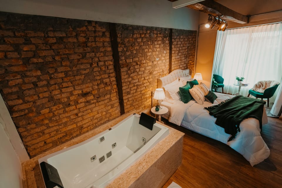Honeymoon Cabin | 1 bedroom, minibar, in-room safe, individually furnished