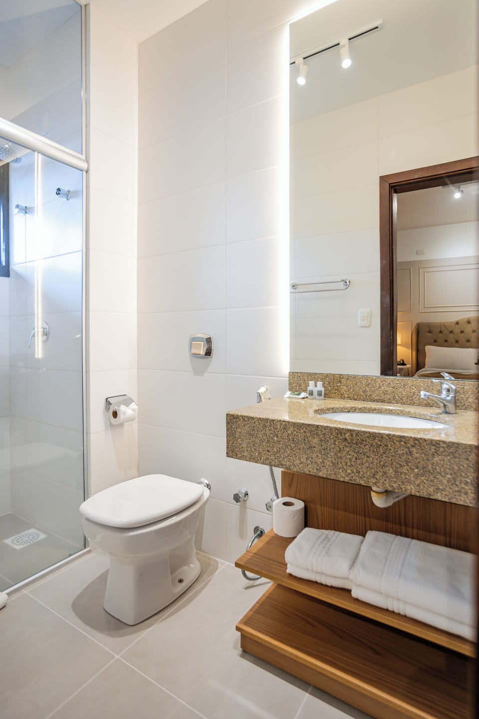 Comfort Room | Bathroom | Shower, designer toiletries, hair dryer, bidet