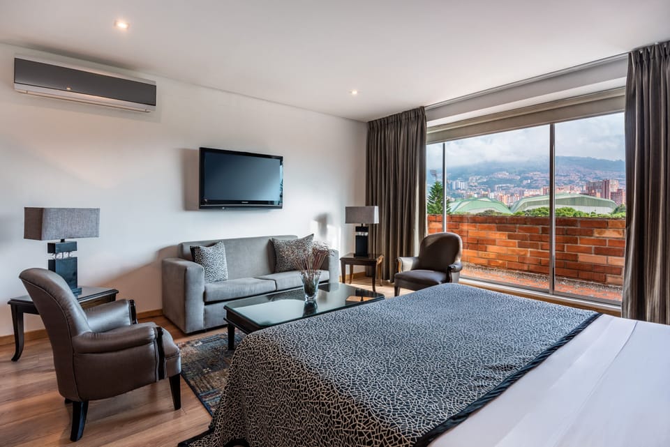 Suite, 1 Double Bed, Balcony | Premium bedding, minibar, in-room safe, desk