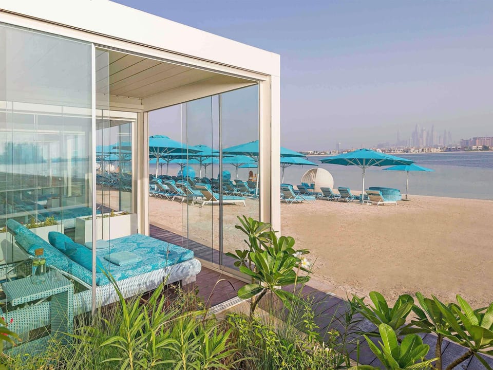 Outdoor pool, pool umbrellas, sun loungers