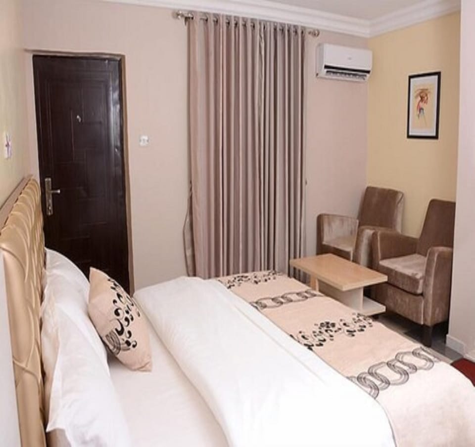 In-room safe, individually decorated, individually furnished, desk
