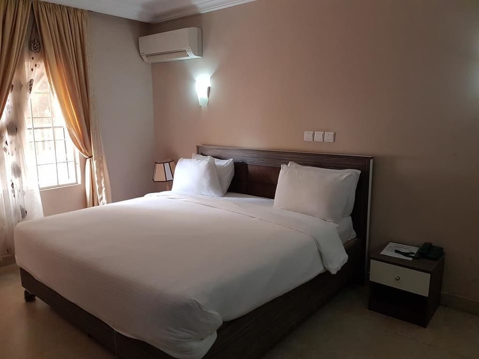 Standard Suite, 1 Bedroom, City View | In-room safe, desk, iron/ironing board, free WiFi
