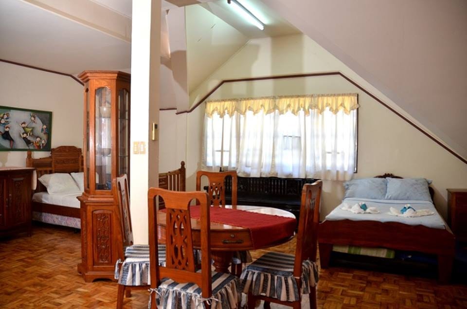 Family Room with 2 Double Beds | Living area