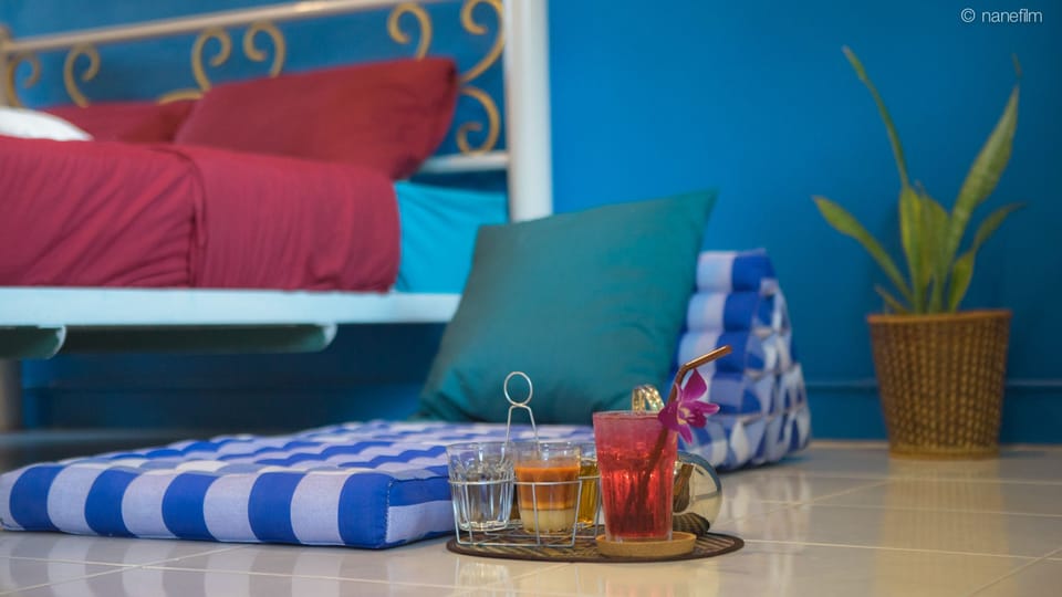 Deluxe Room | Living area | LCD TV