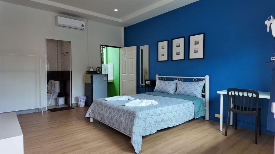 Deluxe Room | Bathroom | Shower, free toiletries, hair dryer, bidet