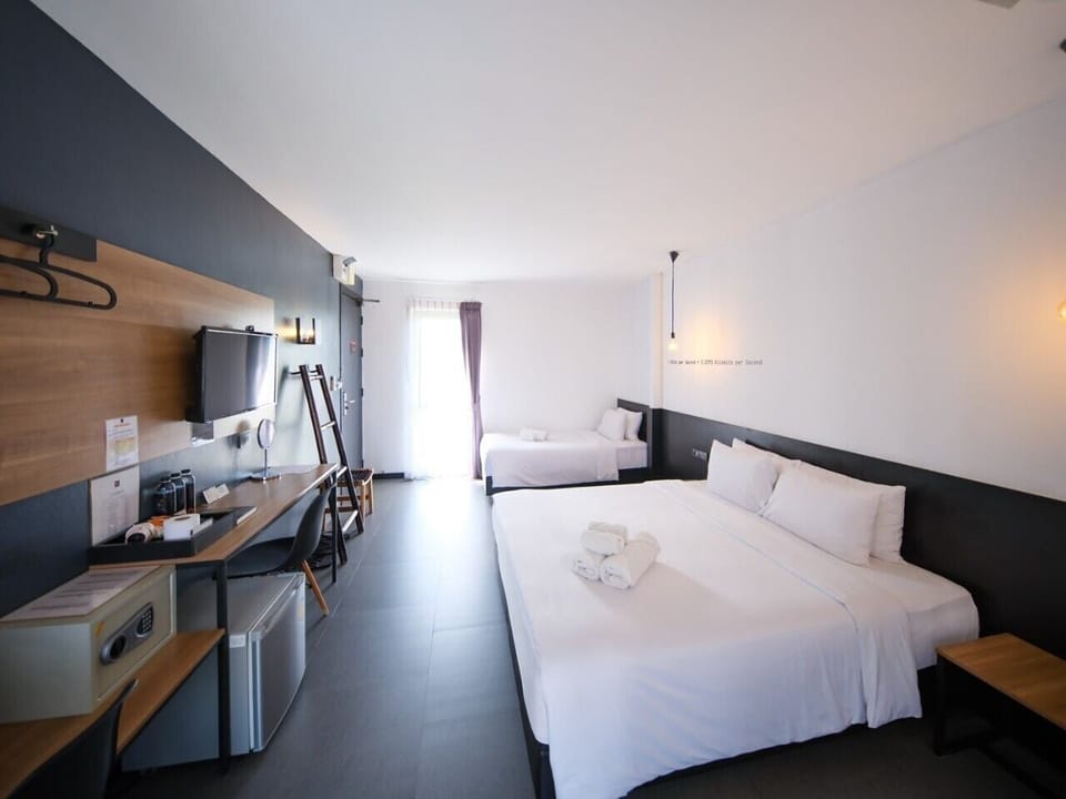 Family Room | Premium bedding, free minibar, in-room safe, desk