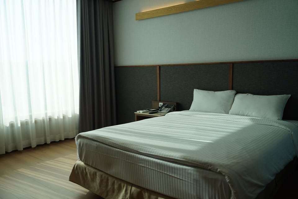Family Room with Breakfast. Floor heating | Blackout drapes, iron/ironing board, free WiFi, bed sheets