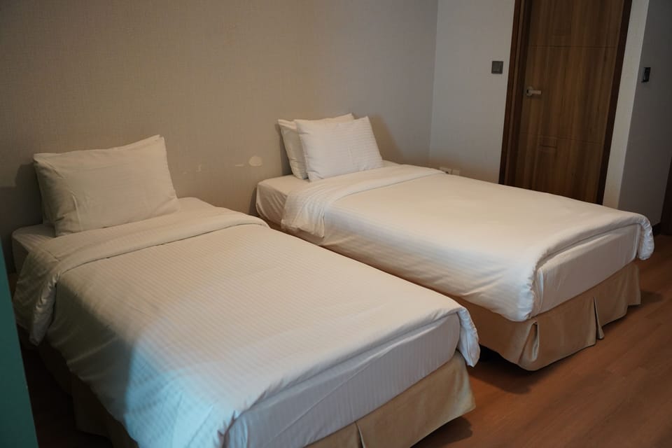 Family Room with Breakfast. Floor heating | Blackout drapes, iron/ironing board, free WiFi, bed sheets