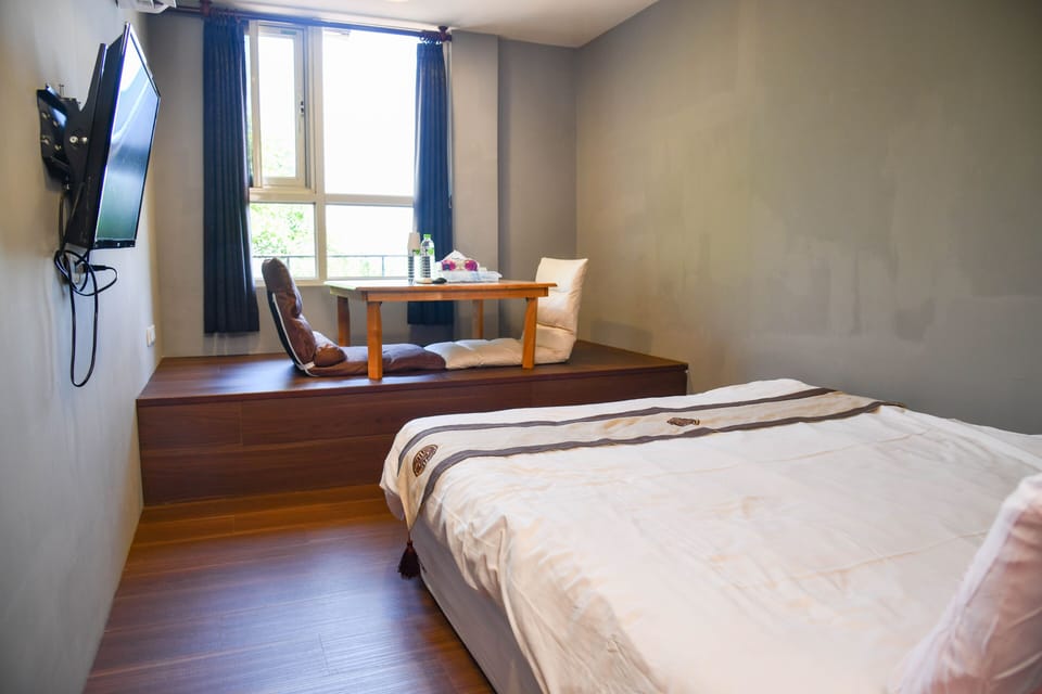 Deluxe Double Room | Soundproofing, rollaway beds, free WiFi, bed sheets