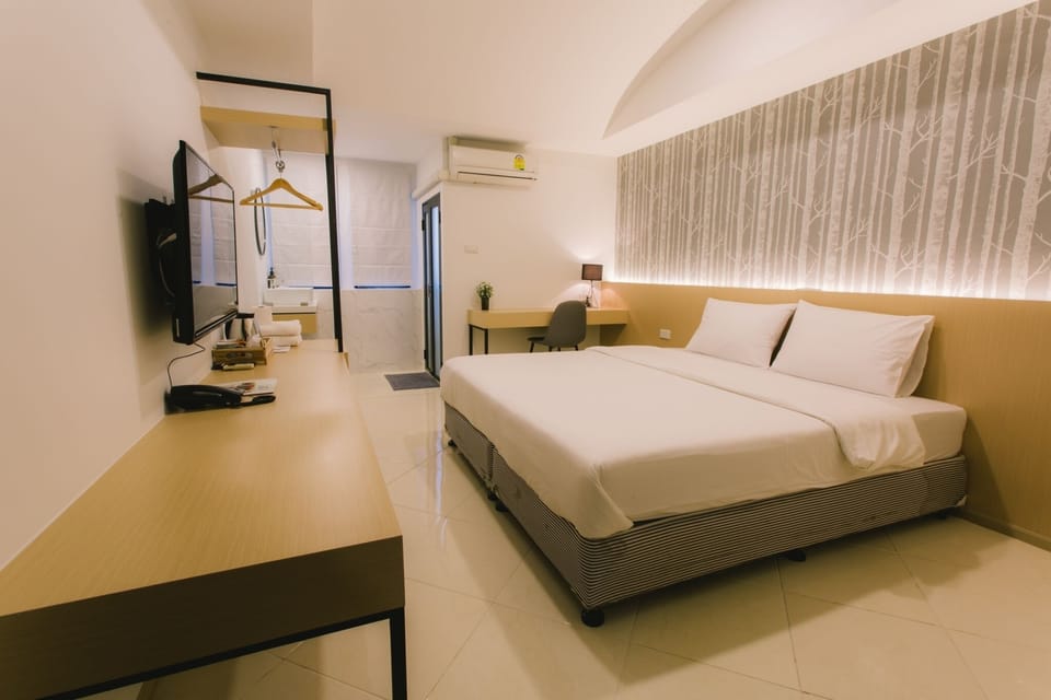 Studio, 1 Double Bed | Minibar, desk, free WiFi, bed sheets