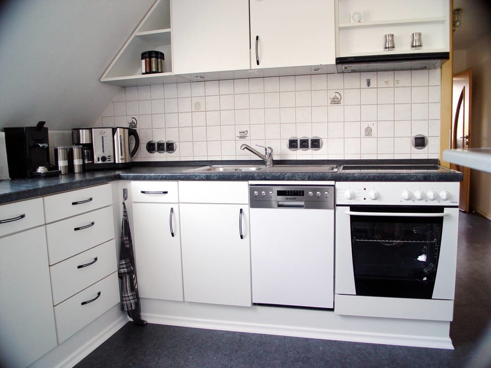 Premium Apartment, 1 Bedroom, Non Smoking, Garden View | Private kitchen | Full-size fridge, microwave, oven, stovetop
