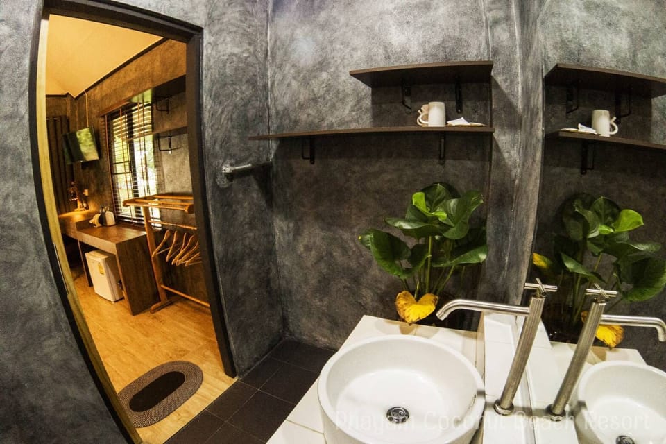 Comfort Double Room | Bathroom | Shower, hair dryer (on request), towels, soap