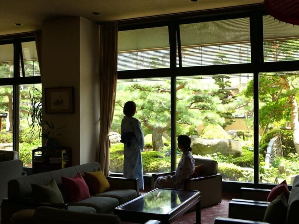 Lobby lounge