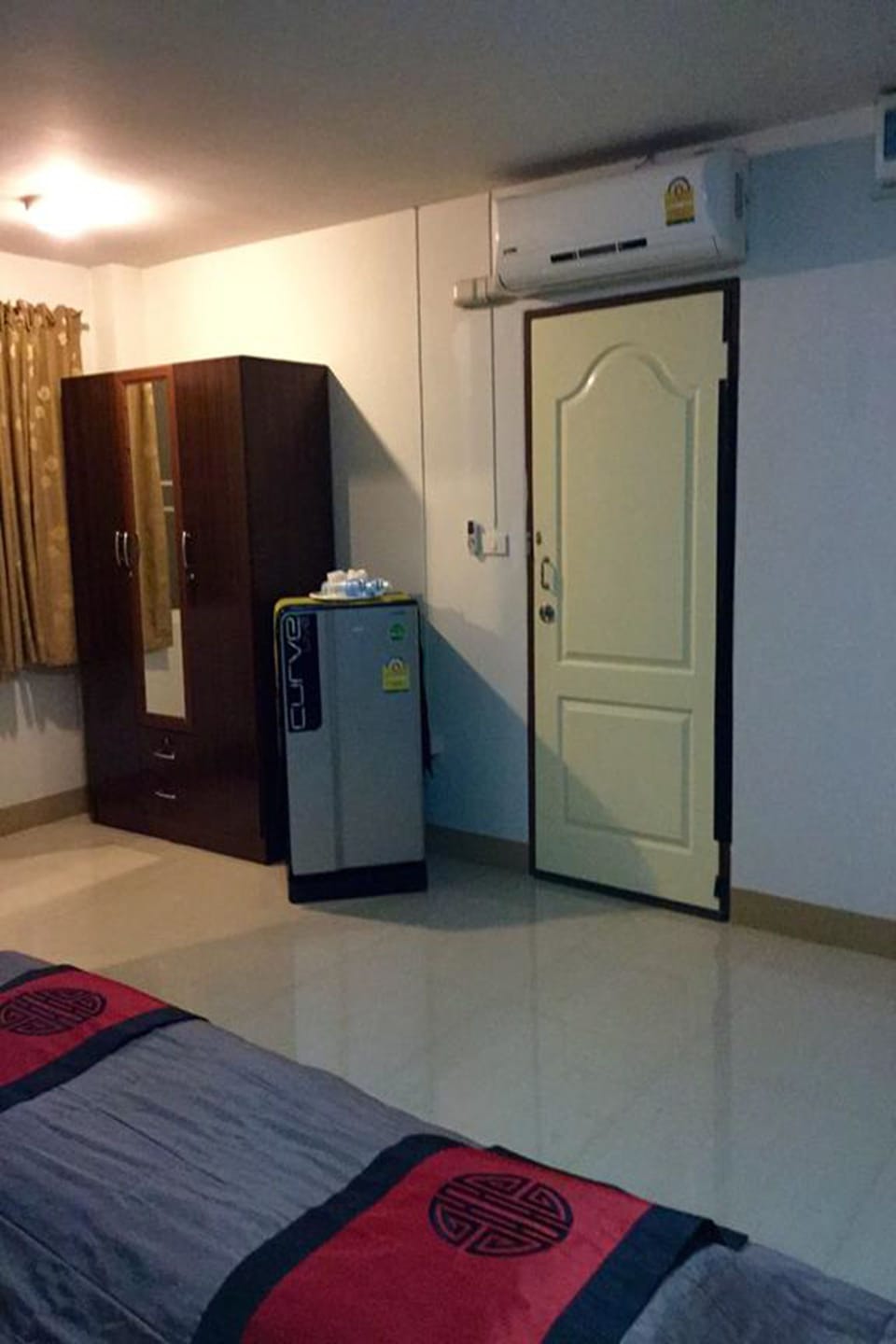 Standard Queen Room | Room amenity