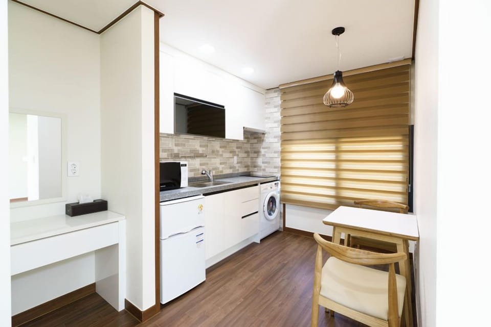 Studio Suite (39sqm) | In-room dining