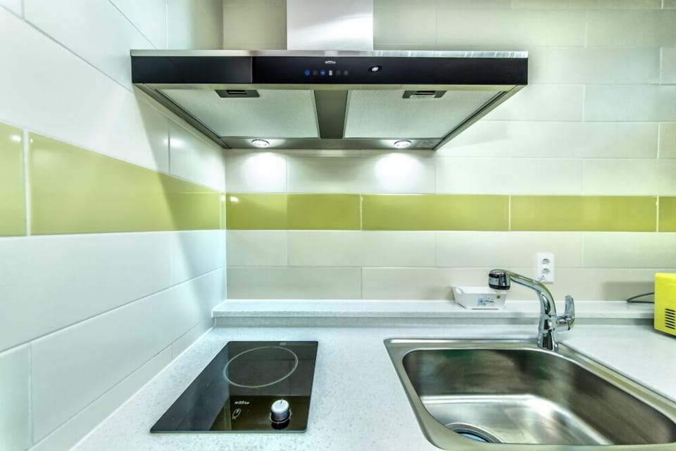 Fridge, microwave, stovetop, electric kettle