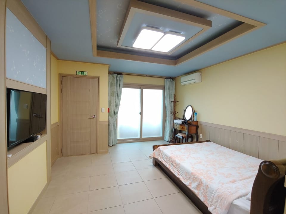 Studio (43sqm) | Free WiFi