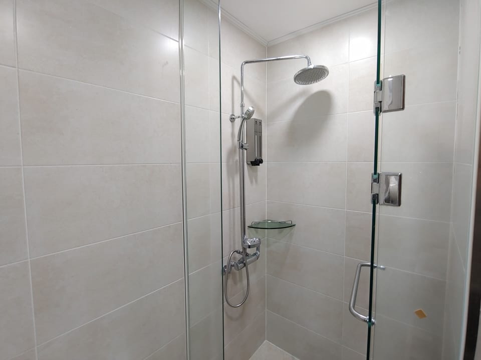 Basic Double Room, 1 Double Bed | Bathroom | Shower, free toiletries, slippers, towels