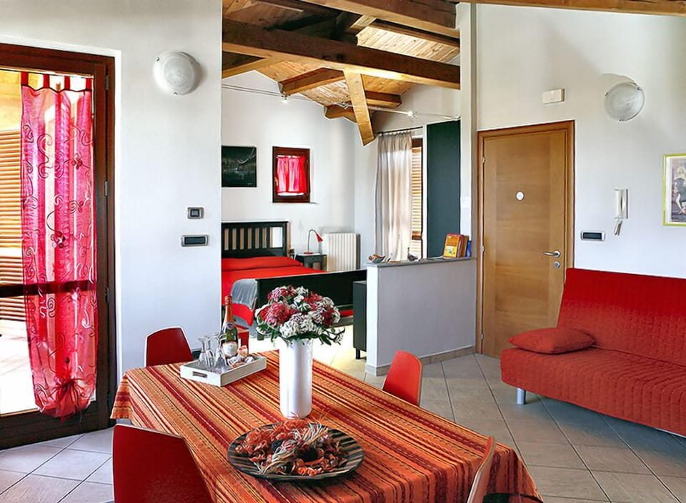 Deluxe Loft | In-room dining
