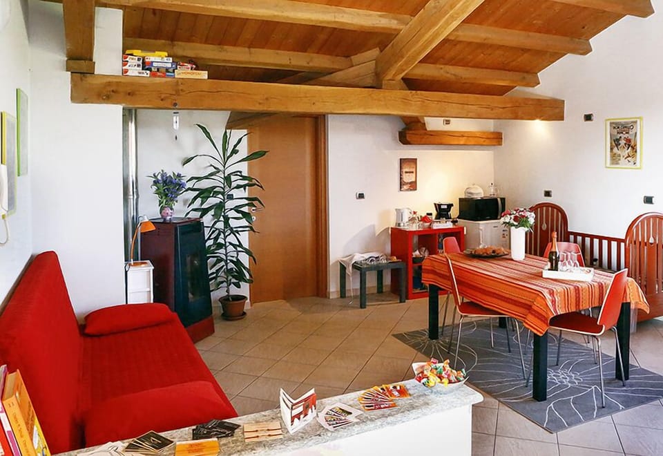 Deluxe Loft | In-room dining