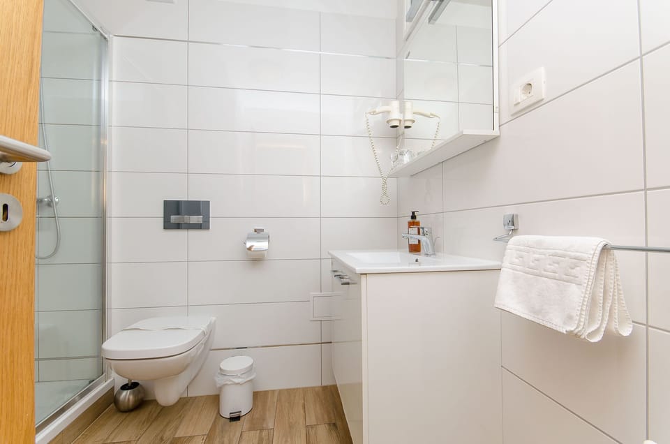Shower, free toiletries, hair dryer, towels