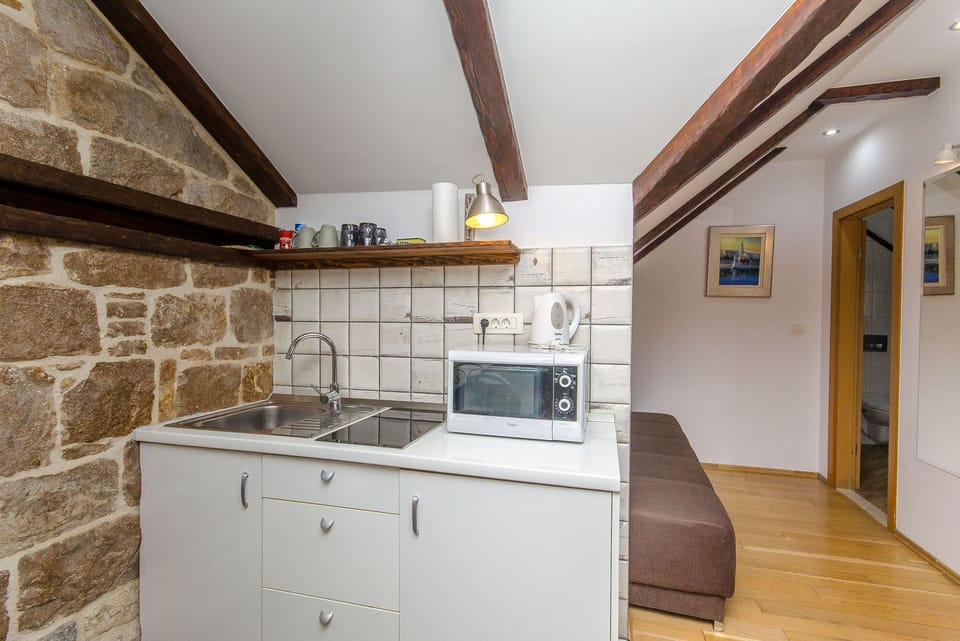 Studio (A5) | Private kitchen | Fridge, coffee/tea maker, electric kettle