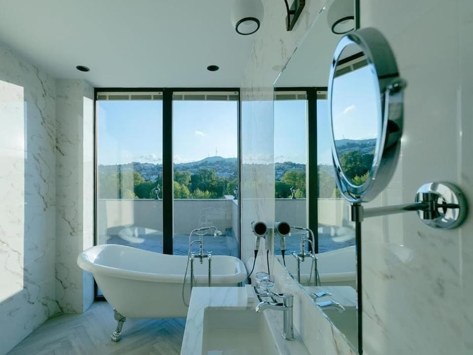 Museum Suite With Terrace and Bathtub | Bathroom | Designer toiletries, hair dryer, bathrobes, slippers