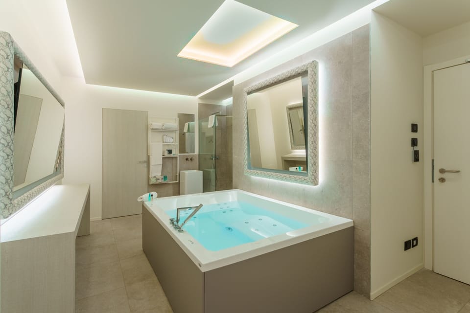 Suite, Hot Tub (Elegance) | Private spa tub