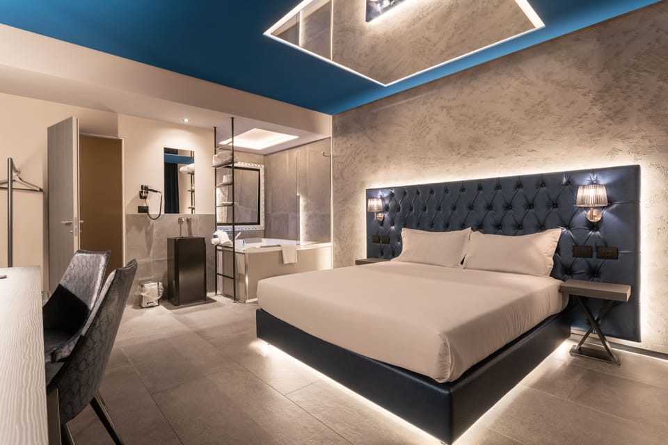 Superior Double Room | Minibar, in-room safe, desk, blackout drapes
