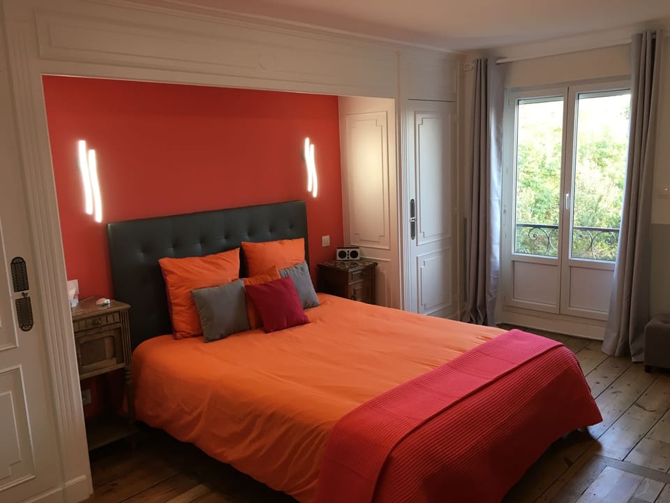 Signature Double Room, 1 Queen Bed, Jetted Tub, Garden Area | Premium bedding, individually decorated, individually furnished