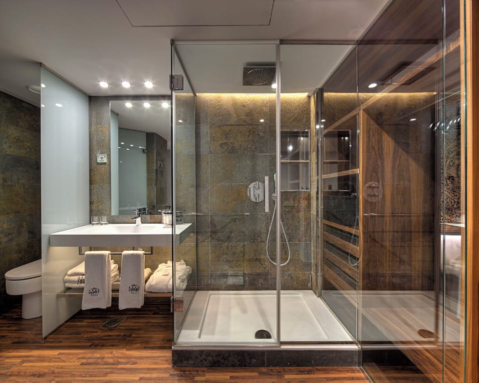 Habitación Familiar | Premium bedding, minibar, in-room safe, individually decorated