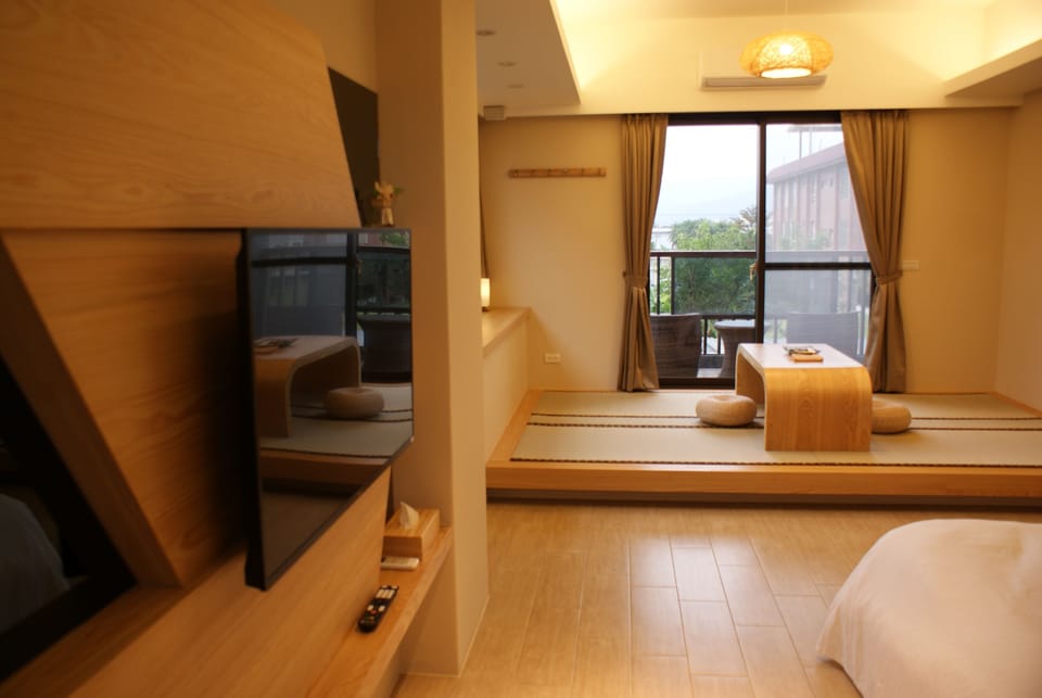 Premium Suite, Balcony | 1 bedroom, minibar, individually decorated, individually furnished