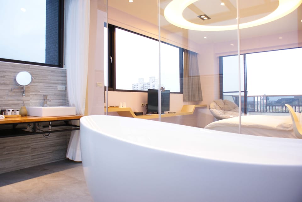Panoramic Penthouse, Terrace, Tower | Bathroom | Separate tub and shower, free toiletries, hair dryer, slippers