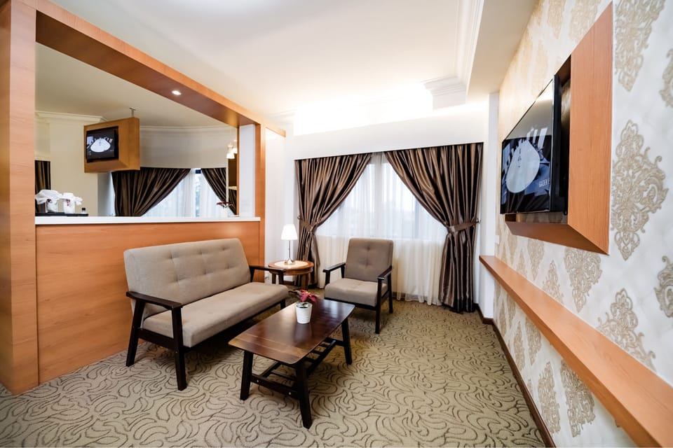 Suite Room | Desk, iron/ironing board, free WiFi, bed sheets