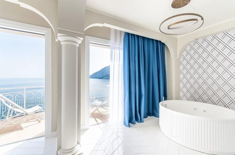 Minibar, in-room safe, desk, free WiFi