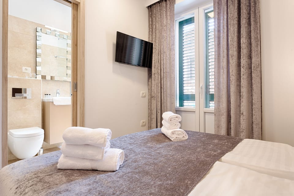 Standard Double Room, Balcony | Premium bedding, minibar, in-room safe, laptop workspace