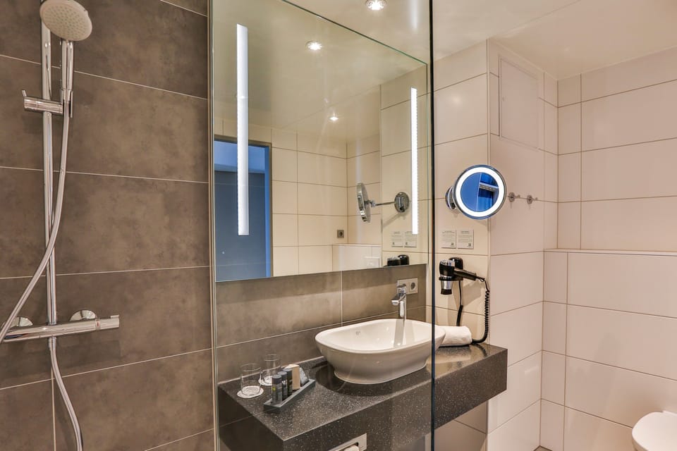 Shower, free toiletries, hair dryer, bathrobes