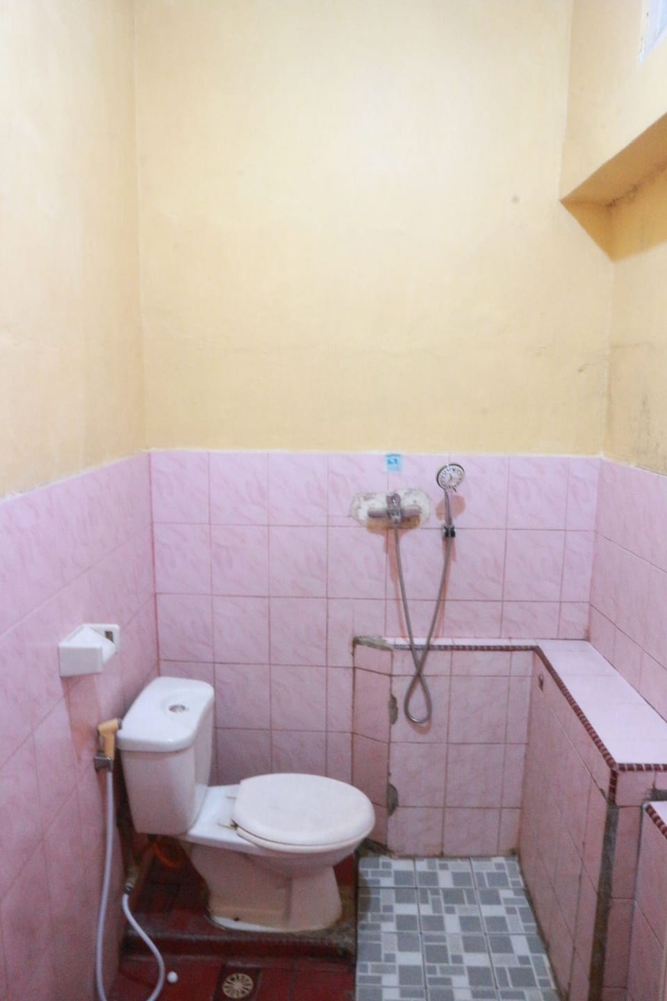 Standard Room | Bathroom | Shower, towels