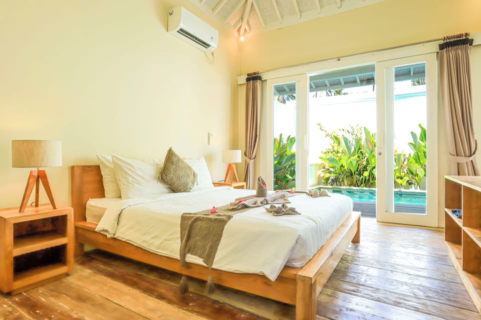 Comfort Double Room, 1 Bedroom, Private Pool | Minibar, in-room safe, desk, soundproofing