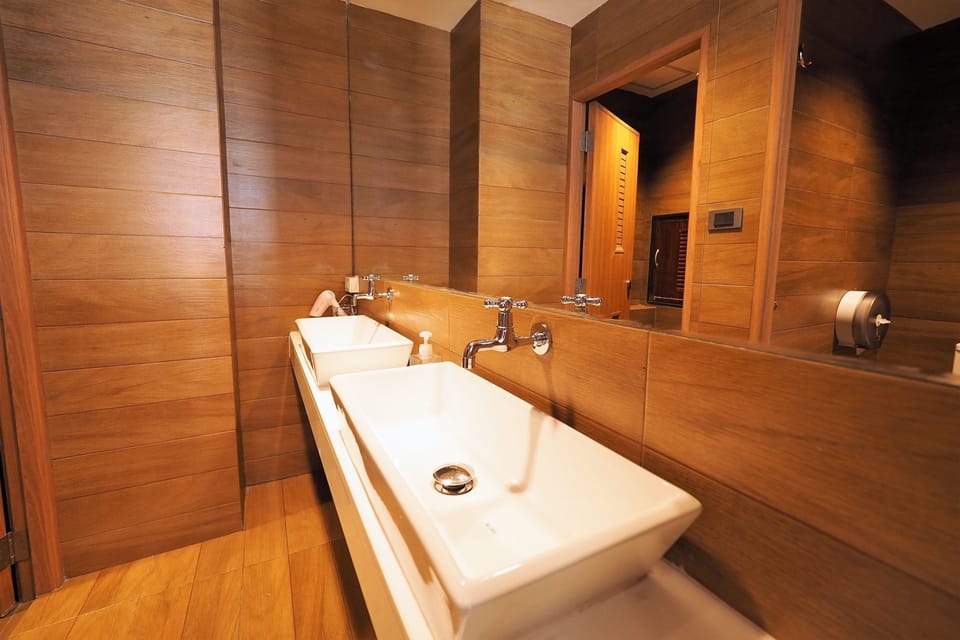 Bathroom sink