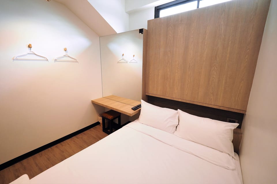 Standard Single Room, 1 Queen Bed | Free WiFi, bed sheets