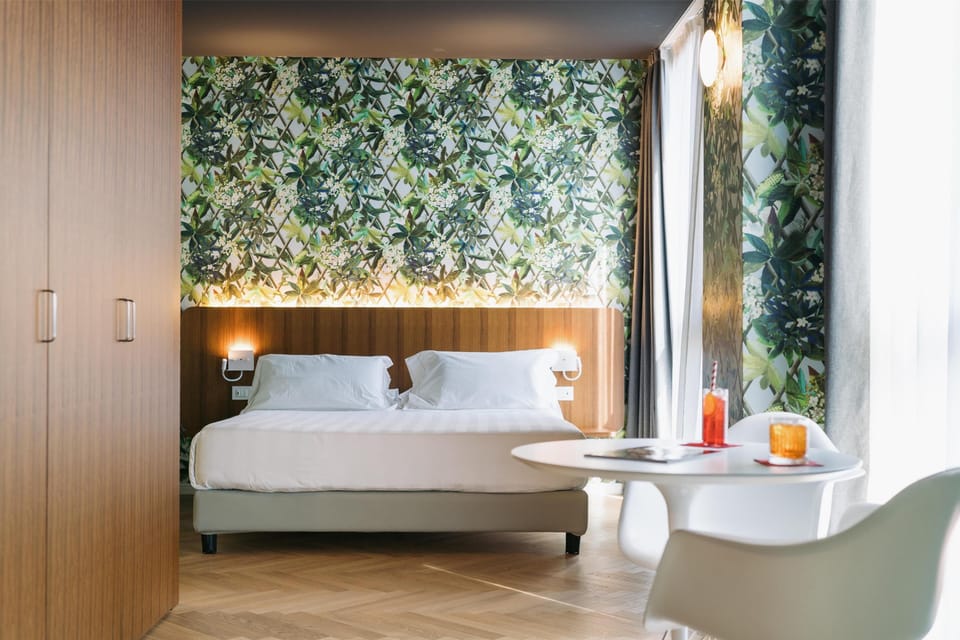 Suite, 1 King Bed, Non Smoking (Living Room) | Down comforters, minibar, in-room safe, individually decorated